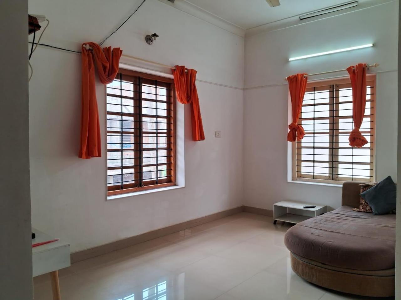 Orange Valley Homestay Thiruvananthapuram ภายนอก รูปภาพ